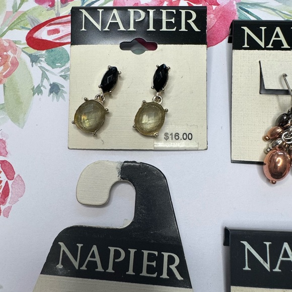 4 sets of Napier earrings - Picture 6 of 6